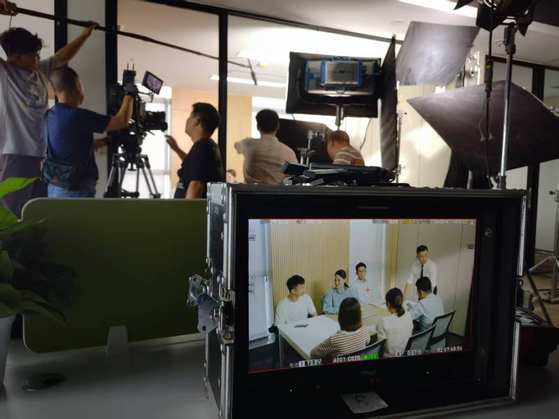贵州TVC拍摄公司：科技产品视觉化大师，诠释未来感与功能美学
